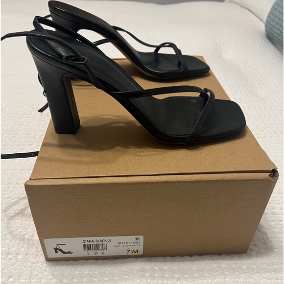 Vince Qiana Open Toe Ankle Strap Sandals Black - Size 7 - Picture 2 of 7